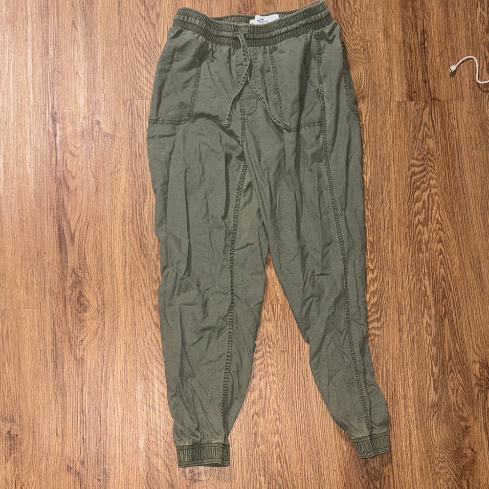 Olive green Hollister utility joggers  ultra high-rise EUC